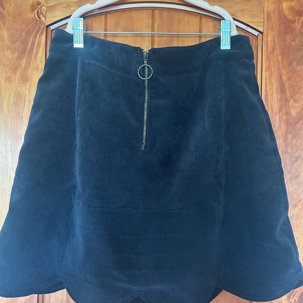 Love Riche Black Scalloped Mini Skirt - Picture 2 of 3